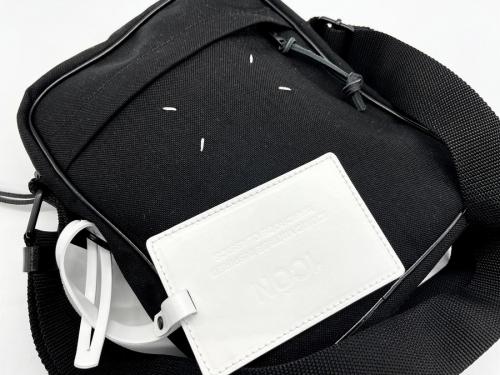 メゾンマルジェラのCAMERA BAG