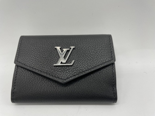 ラグジュアリーブランドのLOUIS VUITTON 　