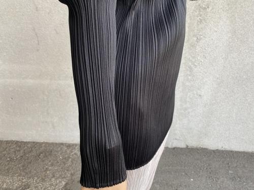 プリーツバッグ　プリーツブラウスの買取強化中！