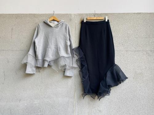 アンスリードのアシンメトリーフリルスウェット　アシンメトリーフリルスカート