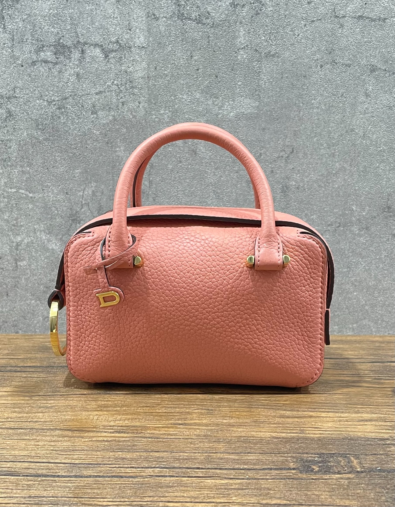 楽天市場】【☆DELVAUX☆】デルヴォー 『クールボックス・ナノ』 《カリプゾ(ピンク)×トリヨンソフト》  レザー/ハンドバッグ/ショルダーバッグ/ミニバッグ/ポーチ/デルボー/セレブ愛用 37591k122.4 ＠【中古】 : ブランドショップドリーム