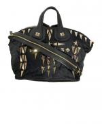 GIVENCHYスタッズ装飾の黒レザーケース GIVENCHYスタッズ装飾の黒