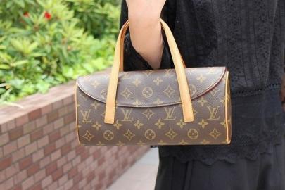 「ラグジュアリーブランドのLOUIS VUITTON 　 」