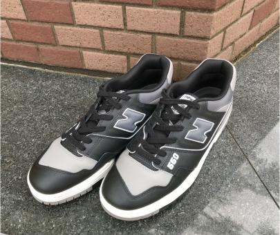 「スニーカーのNEW BALANCE 」