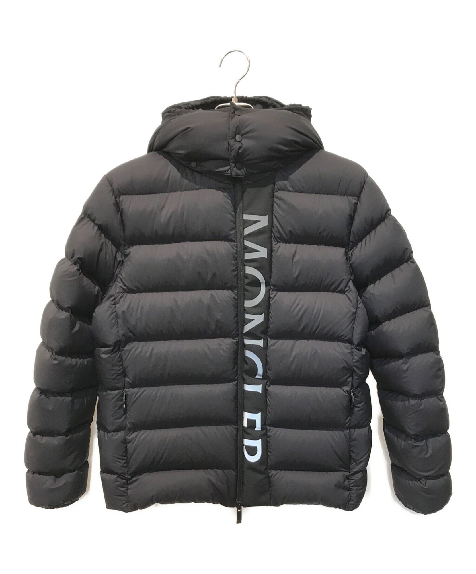 MONCLER（モンクレール）】最高級ダウンの証『キャトルフロコン』認証