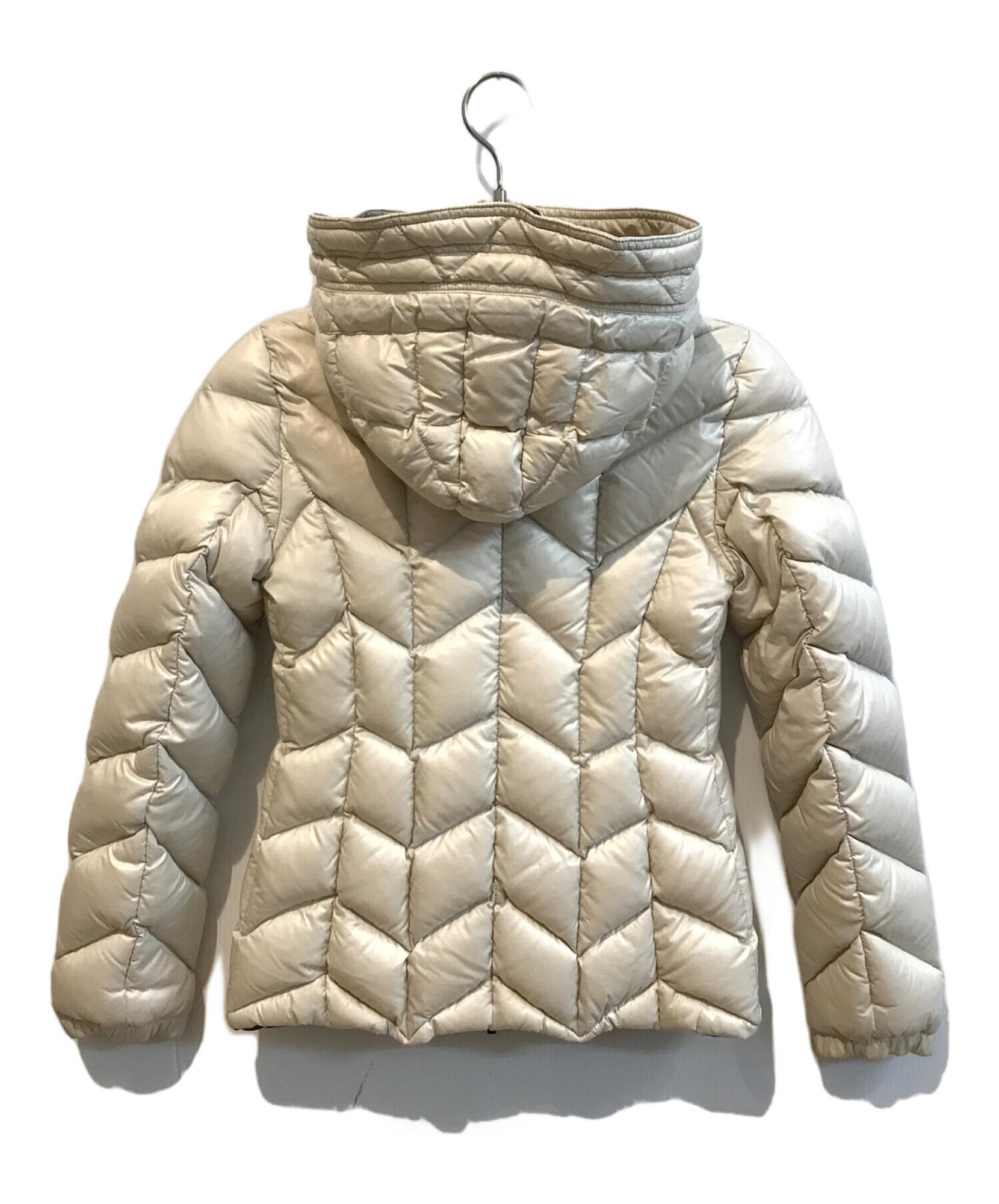 MONCLER / モンクレール】MONTGENEVRE | 都会の冬を鮮やかに彩る 