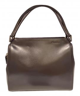 「ラグジュアリーブランドのPRADA 」