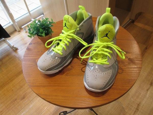 スニーカーの尼崎