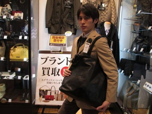 ジャスエムビーのアルマーニ