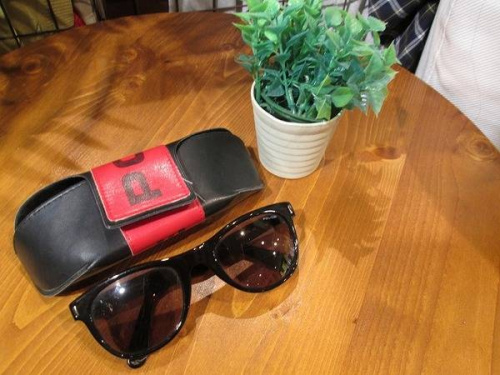 ポリスのサングラス