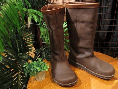 フットプリンツのブーツ