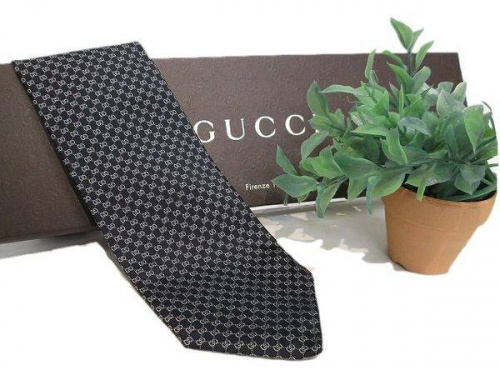 GUCCIのLOUIS VUITTON