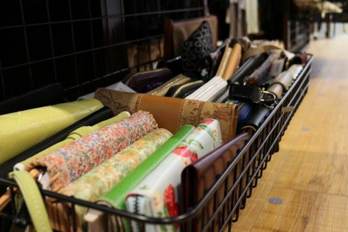 バッグのスニーカー