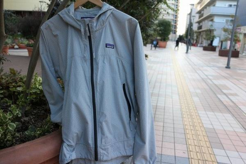 アウトドアのマウンテンパーカー