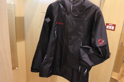 アウトドアのマムート