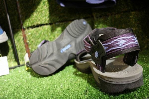 スポーツサンダルのサンダル