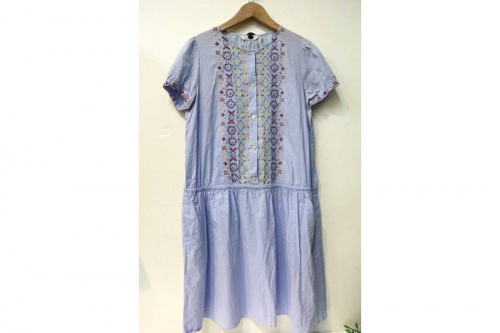 イエナの刺繍ブラウス