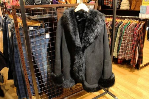 ムートンコートのダウンジャケット