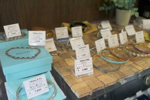 キャップのスニーカー