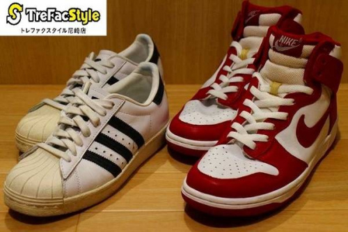 アディダスのアスレジャー