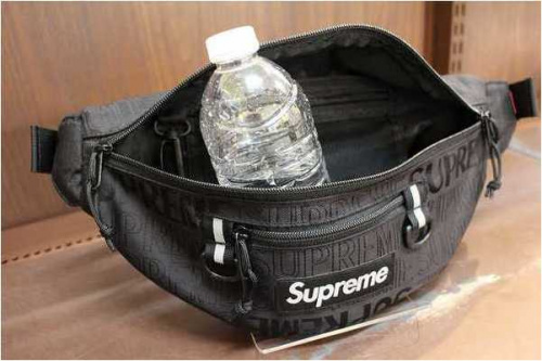 SUPREMEのシュプリーム