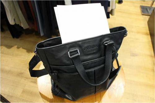 プラダのバッグ