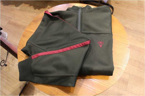 サウスツーウエストエイトのトラックジャケット