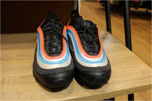 スニーカーのメンズ