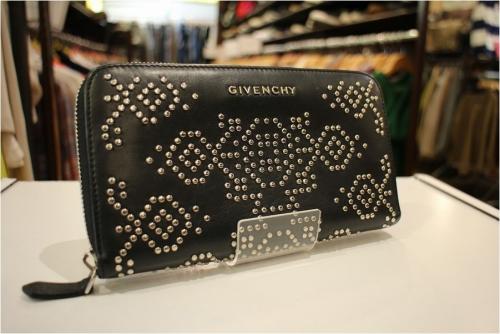 GIVENCHYのジバンシー