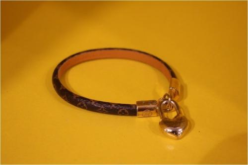 LOUIS VUITTON 　のルイ ヴィトン　