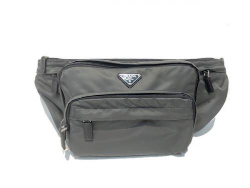 プラダのウエストバッグ