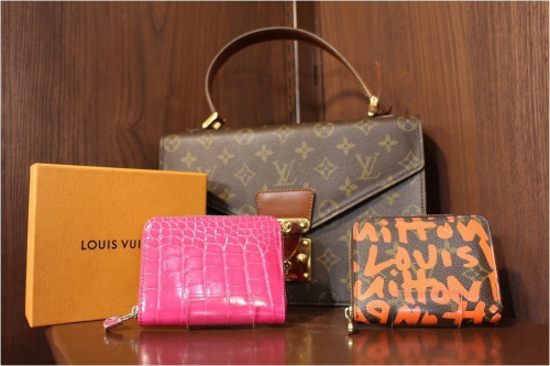 ラグジュアリーブランドのLOUIS VUITTON 　