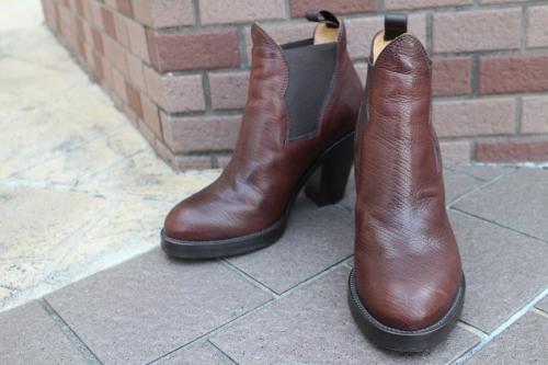 アクネストゥディオズのブーツ