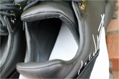 ワイスリーのスニーカー