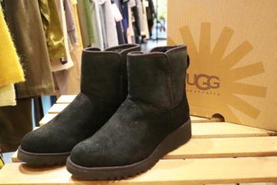 「UGGのアグ 」