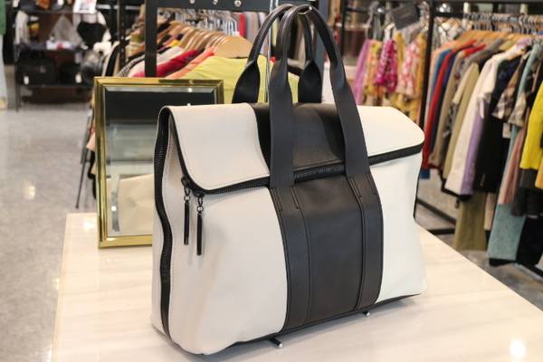 ☆良品☆ 3.1　Philip Lim フィリップリム クラッチバッグ保存袋付き 3.1 phillip lim/スリーワン フィリップ リム レザークラッチ