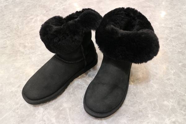 オシャレは足元から。『UGG/アグ』AZALEAムートンブーツのご紹介