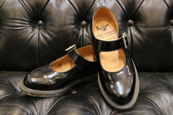 Dr.Martens×COMME des GARCONS》ワンストラップシューズなどレディース