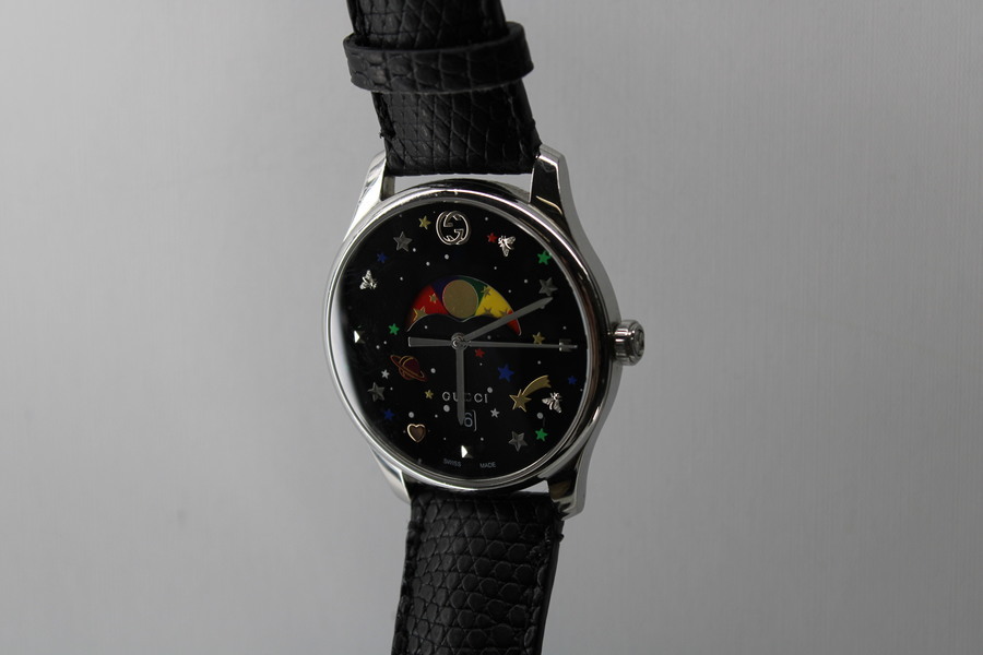 斬新なデザインの時計『G-タイムレス ムーンフェイズ(GUCCI)』が入荷 