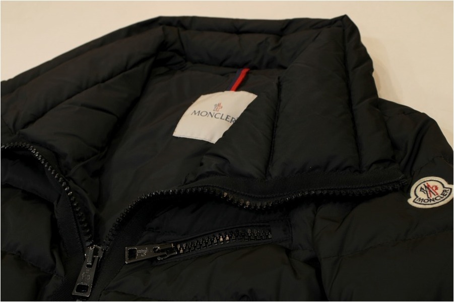 MONCLER/モンクレール】ナイロン切替ダウンコート買取入荷。HERISSE