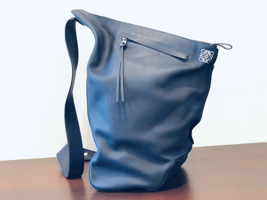 LOEWE ロエベ アントン バックパック スリング ネイビー ロエベ LOEWE アントンスリングバッグ ネイビー シルバー金具