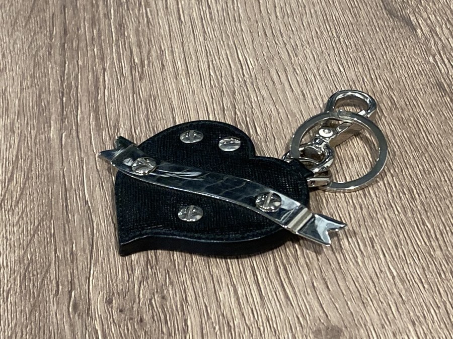 PRADA/プラダ】スタッズハートキーリングが買取入荷[2021.08.19発行