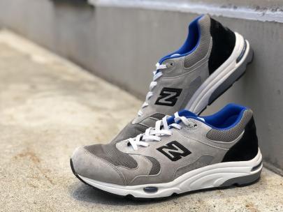 「スニーカーのNEW BALANCE 」