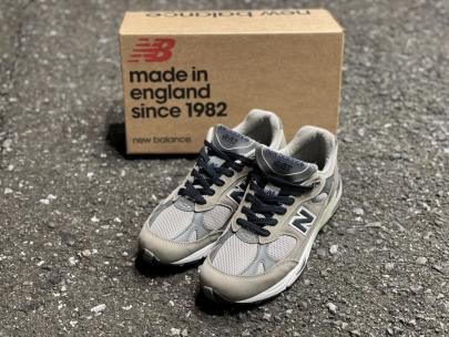 「スニーカーのNEW BALANCE 」