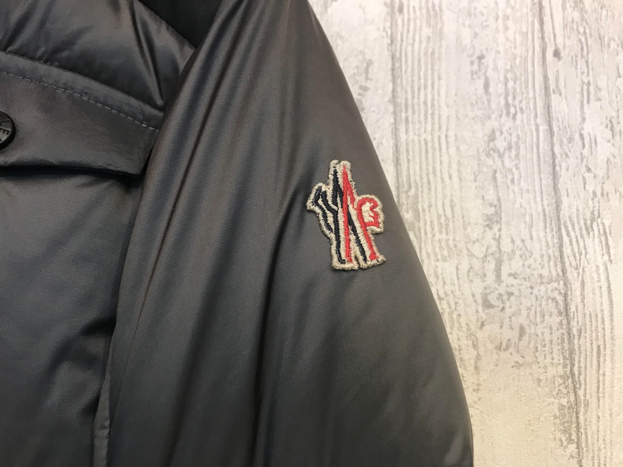 MONCLER GRENOBLE/モンクレール グルノーブル】よりダウン