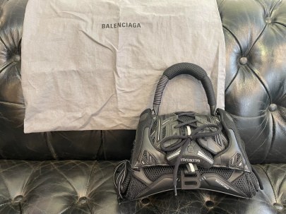 「ラグジュアリーブランドのBALENCIAGA 」