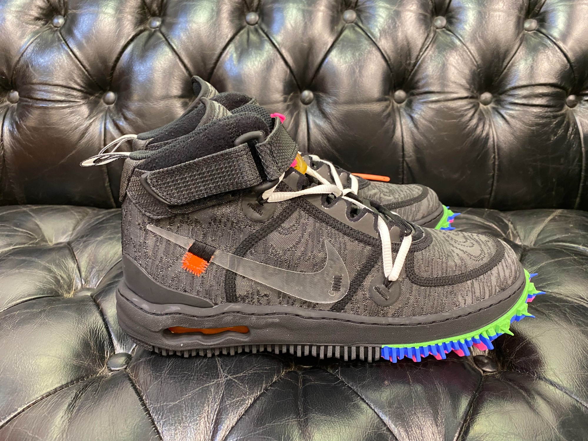 NIKE×OFF WHITE/シャネル × オフホワイト】かAIR FORCE 1 MID SP エア