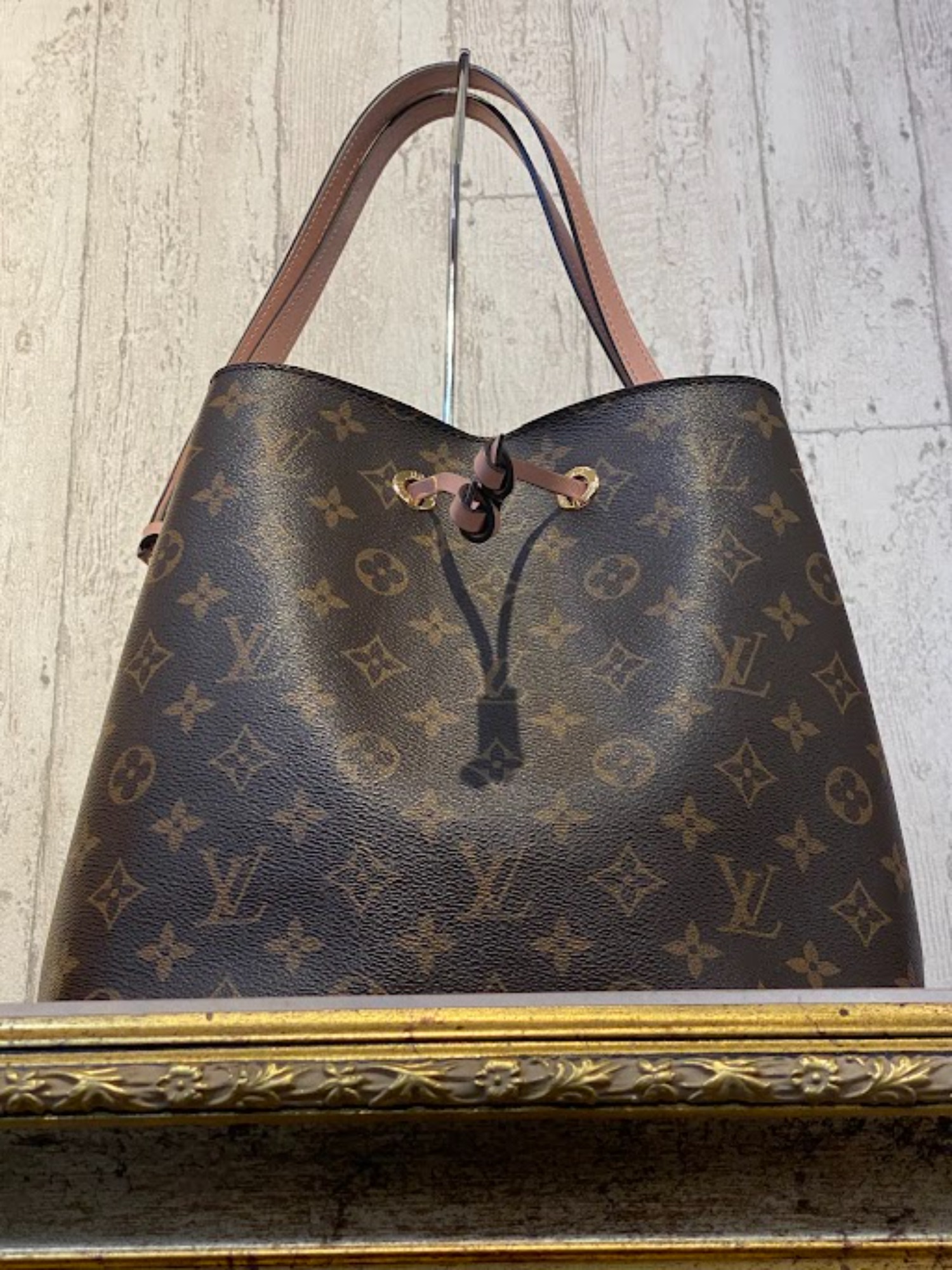 LOUIS VUITTON/ルイヴィトン】ネオノエ ローズバレリーヌが買取入荷 