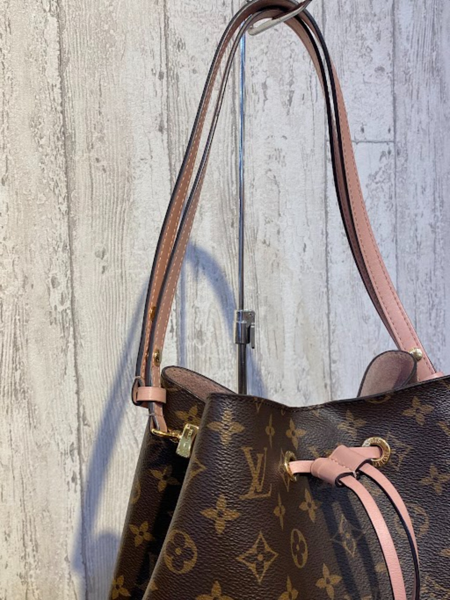 LOUIS VUITTON/ルイヴィトン】ネオノエ ローズバレリーヌが買取入荷 