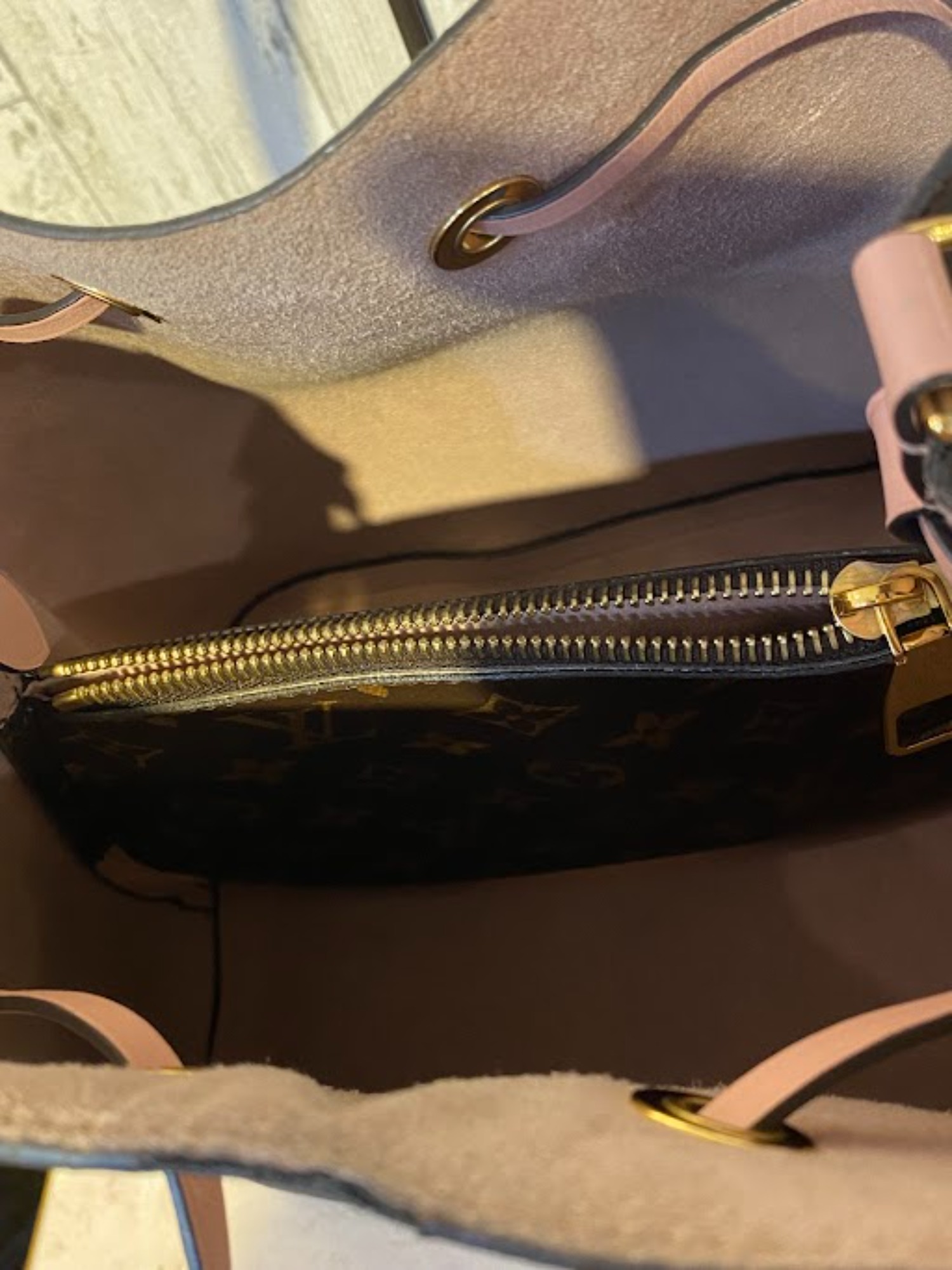 LOUIS VUITTON/ルイヴィトン】ネオノエ ローズバレリーヌが買取入荷 